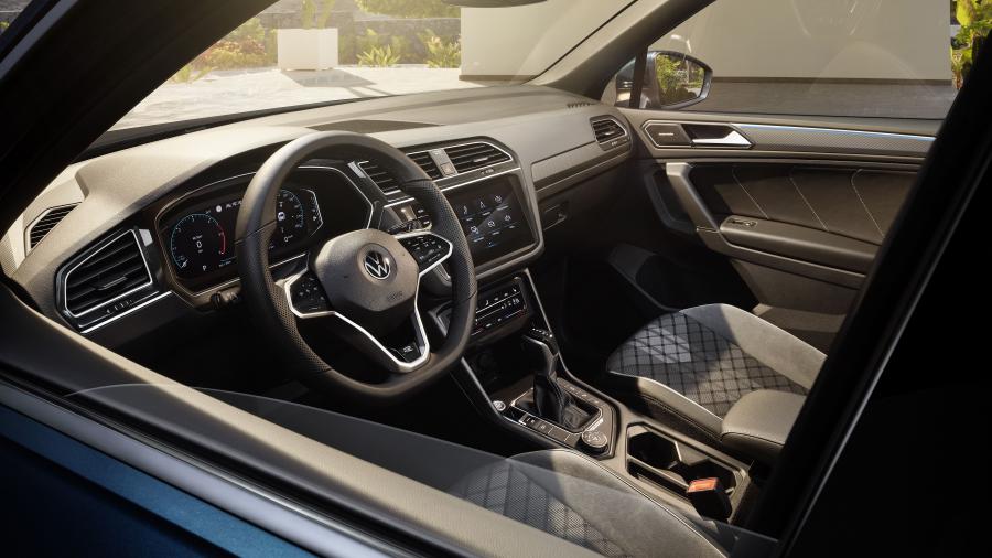 Торпедо Volkswagen Tiguan R-Line 2020 года  (WW) (фото 22 из 33)